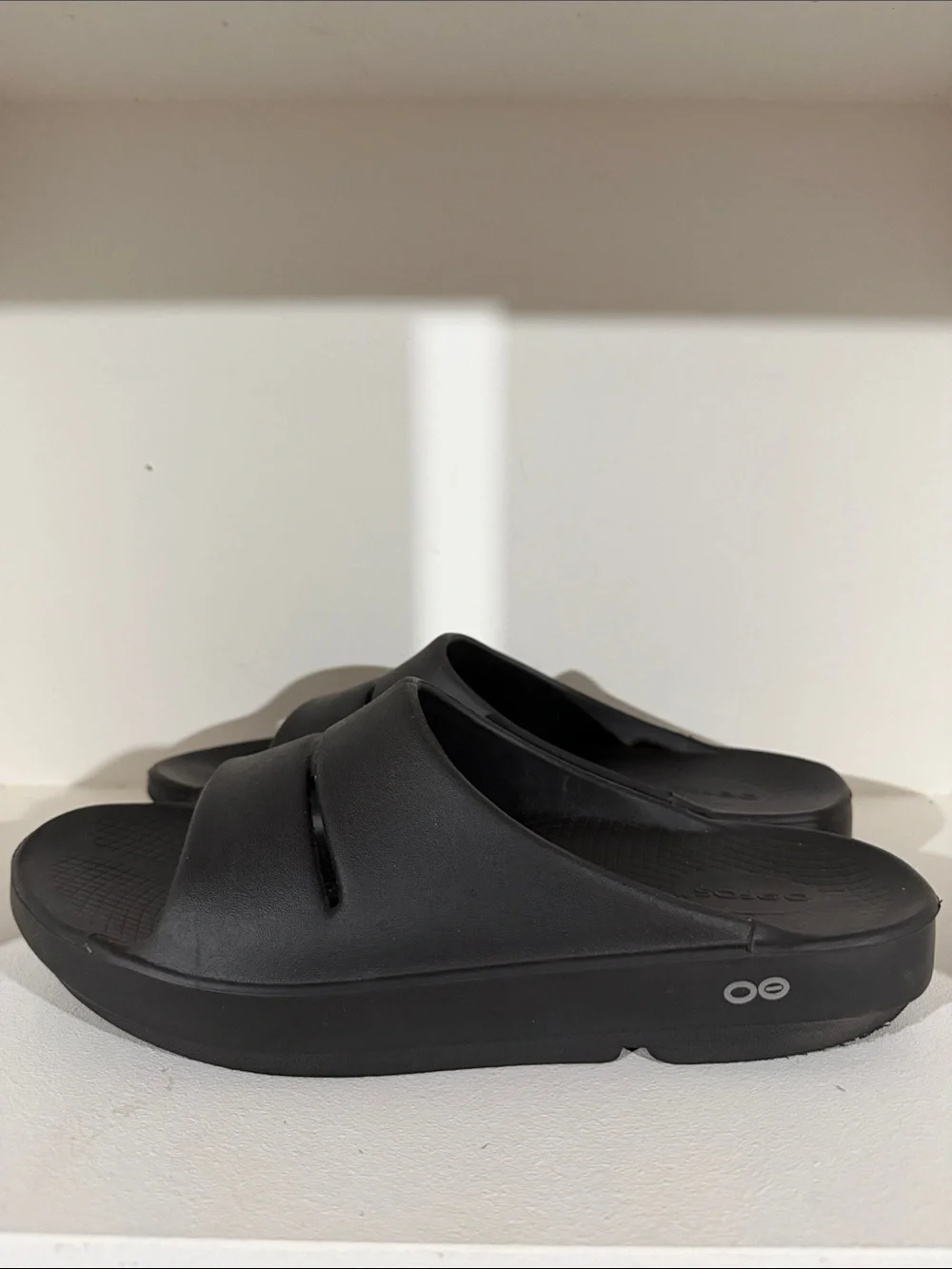 Oofos Ooahh recovery slides Black Men’s Size 10 Women’s 11